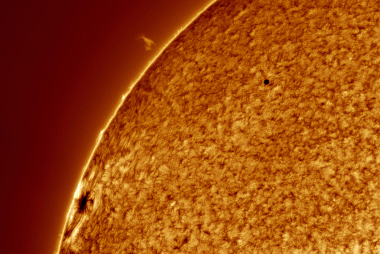 En esta fotografía el planeta Mercurio cruza por delante del sol (Getty Images)
