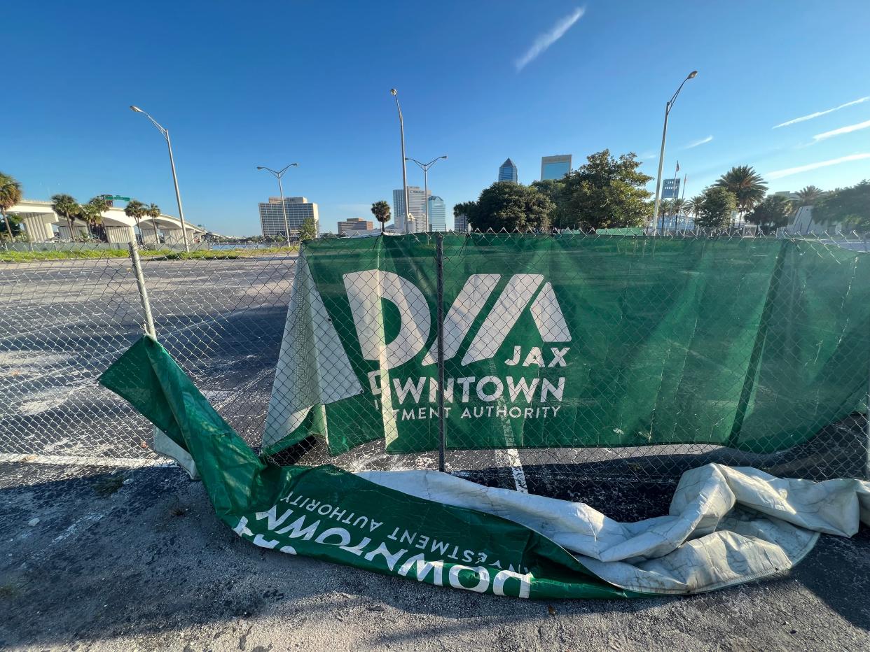 Downtown Investment Authority banners on the fencing around the former site of River City Brewing on Jacksonville's Southbank.