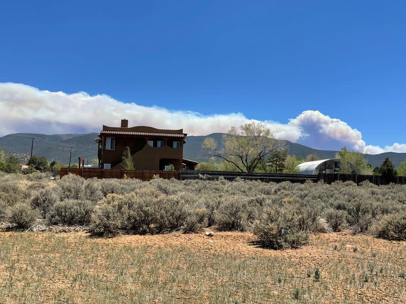 ‘No good place to stop it’: More villages flee New Mexico wildfire