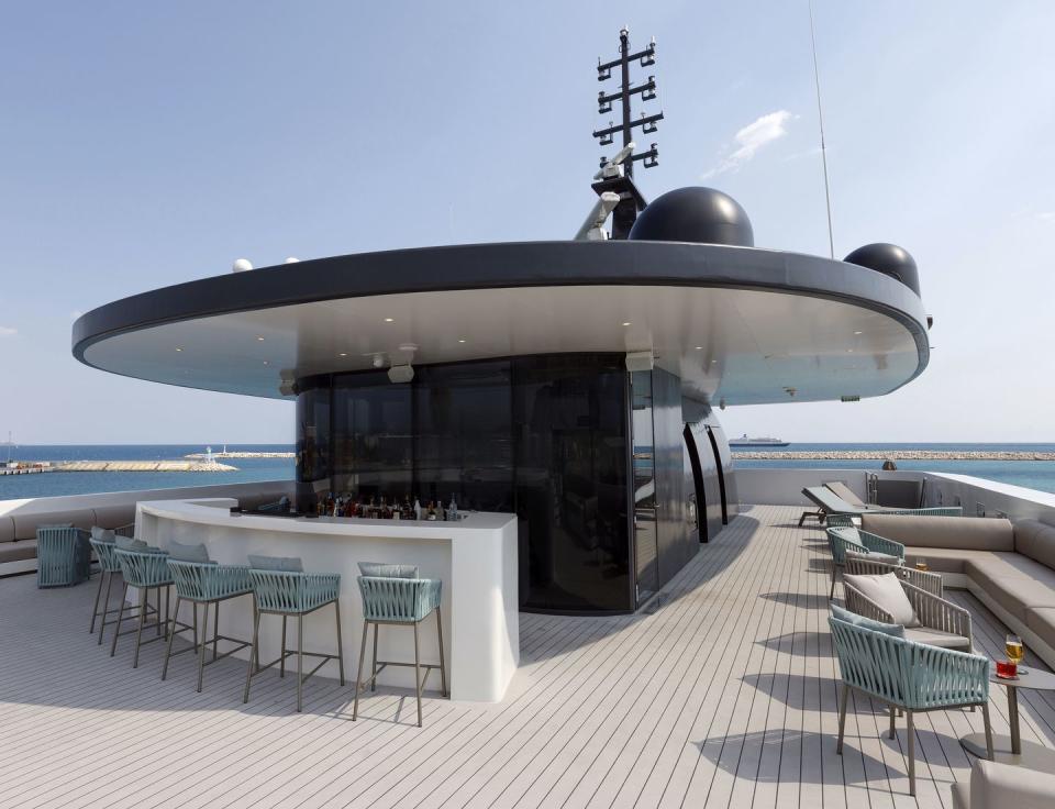 the emerald azzurra superyacht