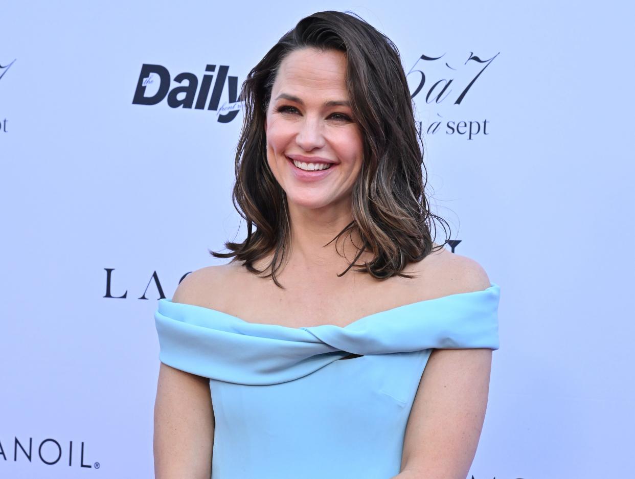 BEVERLY HILLS, CALIFORNIA - APRIL 28: Jennifer Garner attends The Daily Front Row's 8th Annual Fashion Los Angeles Awards on April 28, 2024 in Beverly Hills, California. (Photo by Axelle/Bauer-Griffin/FilmMagic)