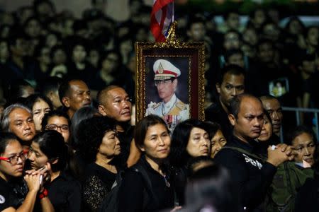 Mourners queue as they attend the Royal Cremation ceremony of Thailand's late King Bhumibol Adulyadej near the Grand Palace in Bangkok, Thailand, October 25, 2017. REUTERS/Kerek Wongsa