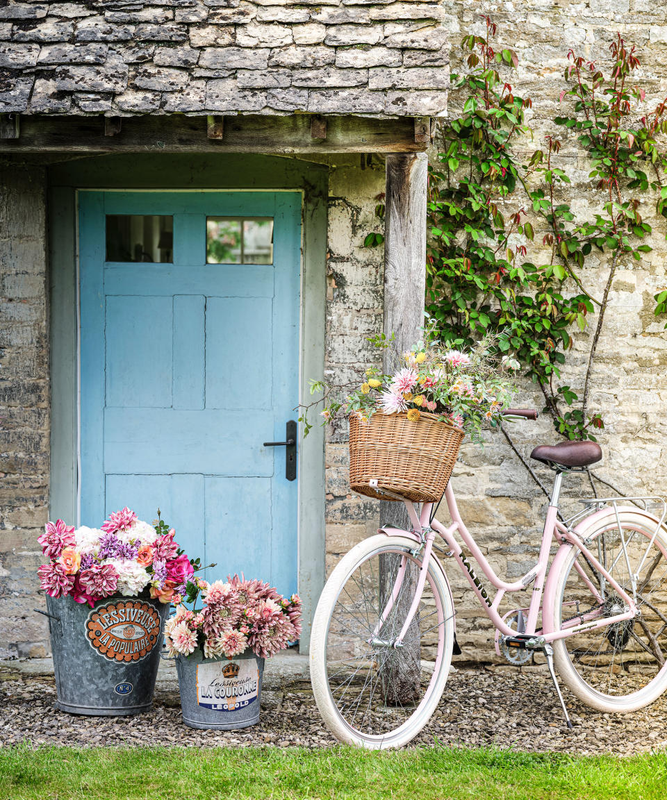 Outdoor entertaining bike welcome