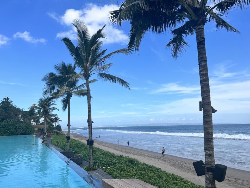 The pool and the ocean are both steps away from your accommodation in Desa Potato Head, Seminyak, Bali. (Photo: Stephanie Zheng)