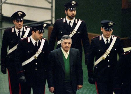 FILE PHOTO: Mafia boss Toto Riina is escorted by Italian Carabinieri officers as he arrives at the court house in Palermo, Italy December 1, 1993. REUTERS/Tony Gentile/File Photo