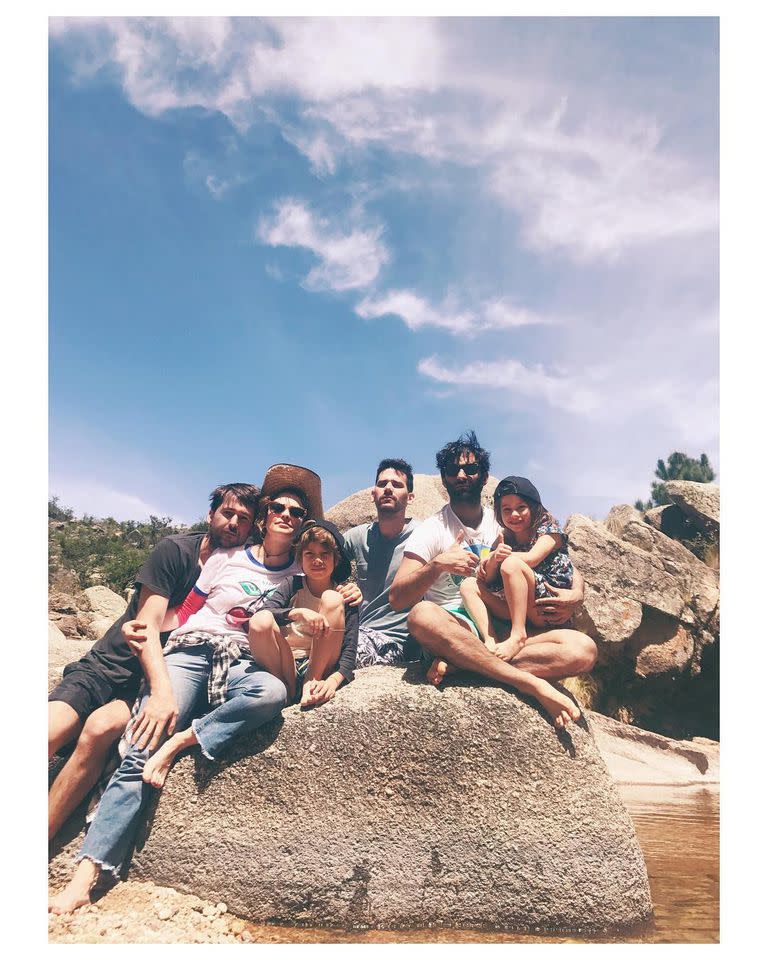 La familia de Dolores Fonzi en una postal familiar durante sus vacaciones