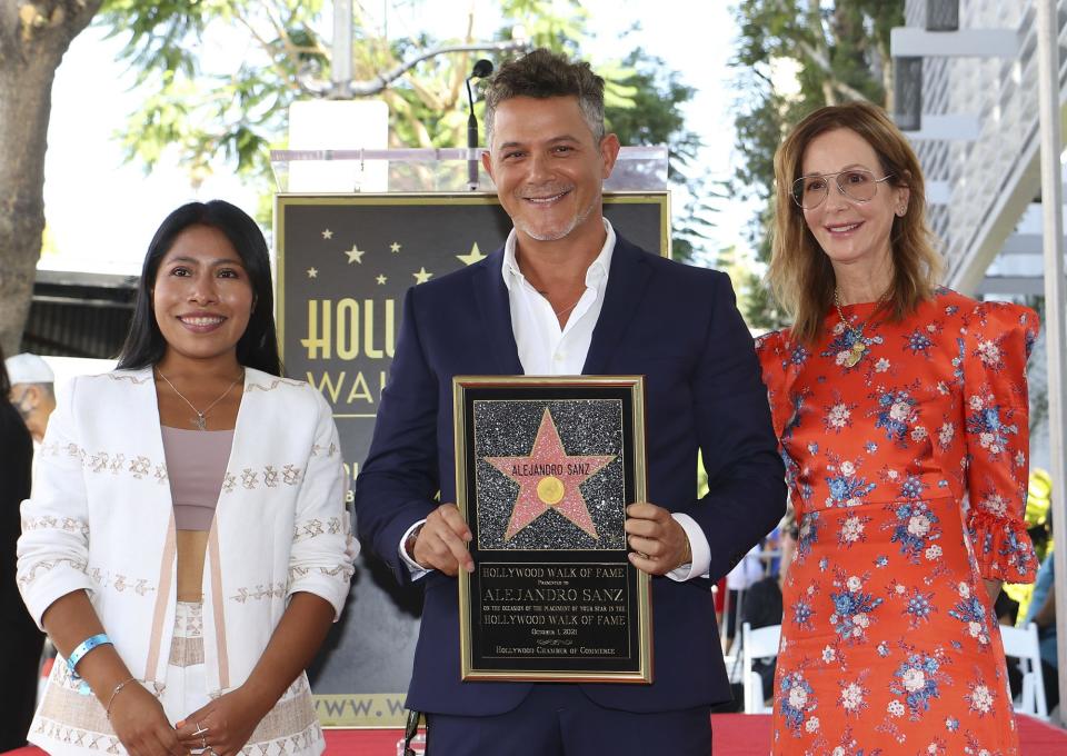 <p><strong>Alejandro Sanz</strong> inauguró su estrella en el Paseo de la Fama de Hollywood con la actriz <strong>Yalitza Aparicio</strong> como invitada.</p> <p>Sanz es el español con el mayor número de premios Grammy en la historia (cuatro) y cuenta con otros 24 Latin Grammy. En 2017 fue honrado por la Academia de Grabación Latina como Persona del Año por su carrera y sus contribuciones filantrópicas.</p>