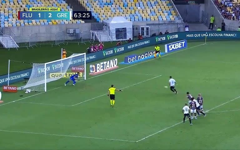 La sutileza de Luis Suárez para convertir el penal de Gremio ante Fluminense, en su despedida del fútbol brasileño