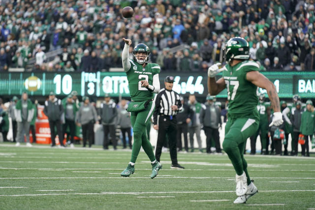 New York Jets tight end C.J. Uzomah (87) warms up before an NFL football  game against the Buffalo Bills on Monday, Sept. 11, 2023, in East  Rutherford, N.J. (AP Photo/Adam Hunger Stock