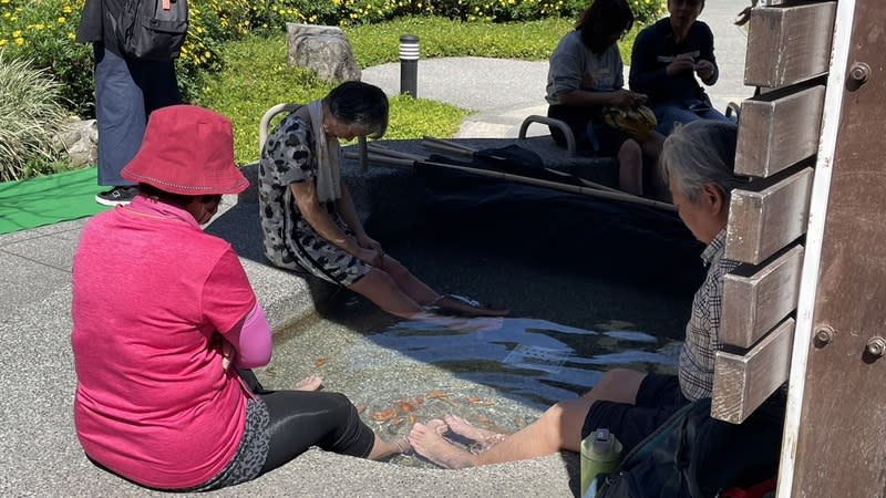 谷關溫泉泡腳池將轉型冷泉親親魚泡腳池 台中市和平區谷關溫泉公園泡腳池將自3月1日起封閉 整修，預計轉型為冷泉親親魚泡腳池，不再耗費能源 加熱，4月重新開放。 （參山國家風景區管理處提供） 中央社記者趙麗妍傳真  113年2月22日 