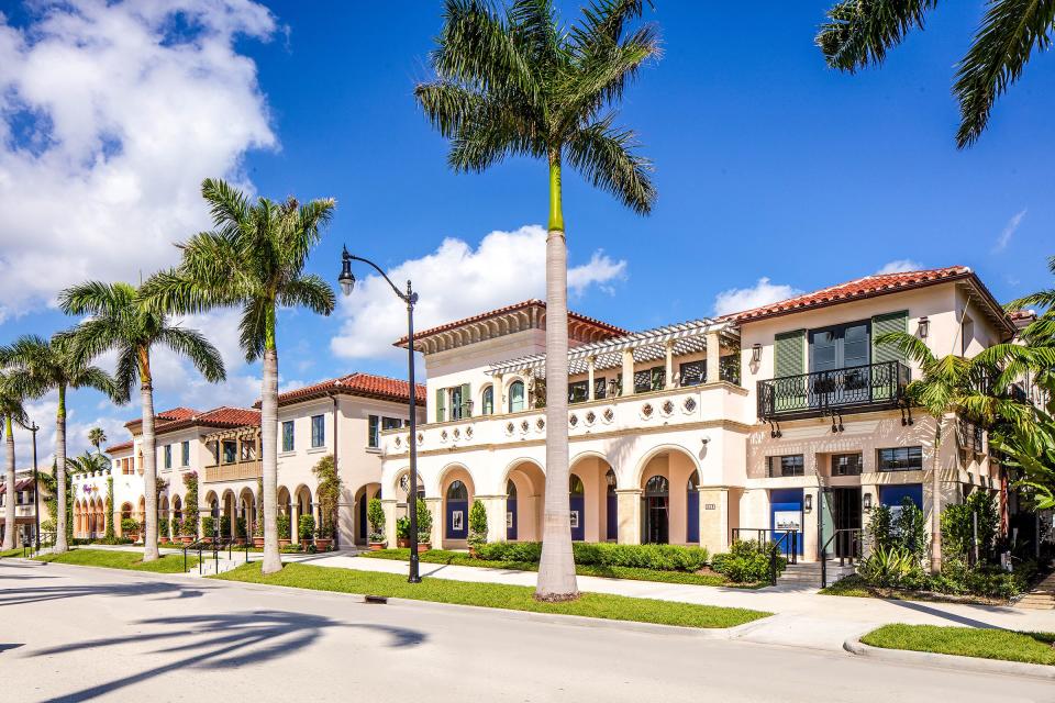 AIA Palm Beach recently bestowed a Merit Award for Urban Planning on Via Flagler by The Breakers in Palm Beach. Lead architect Roger Janssen and project architect Jason Skinner of Daily Janssen Architects accepted the honor during an October presentation at The Breakers.
(Credit: CJ Walker, courtesy Dailey Janssen Architects)