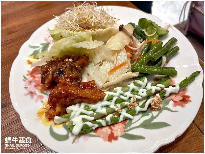 花蓮素食吃到飽～蝸牛蔬食