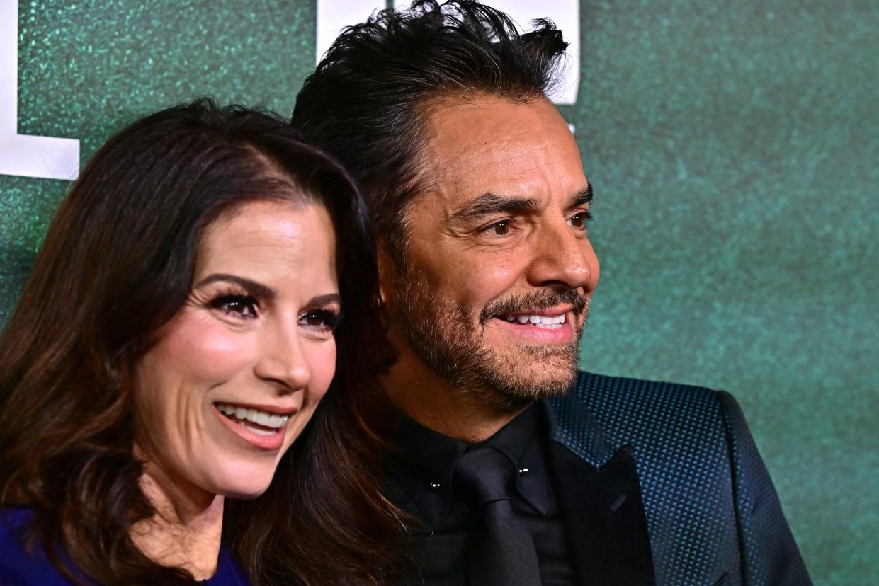 Mexican actor Eugenio Derbez (R) and spouse Mexican actress Alessandra Rosaldo attend the premiere of 