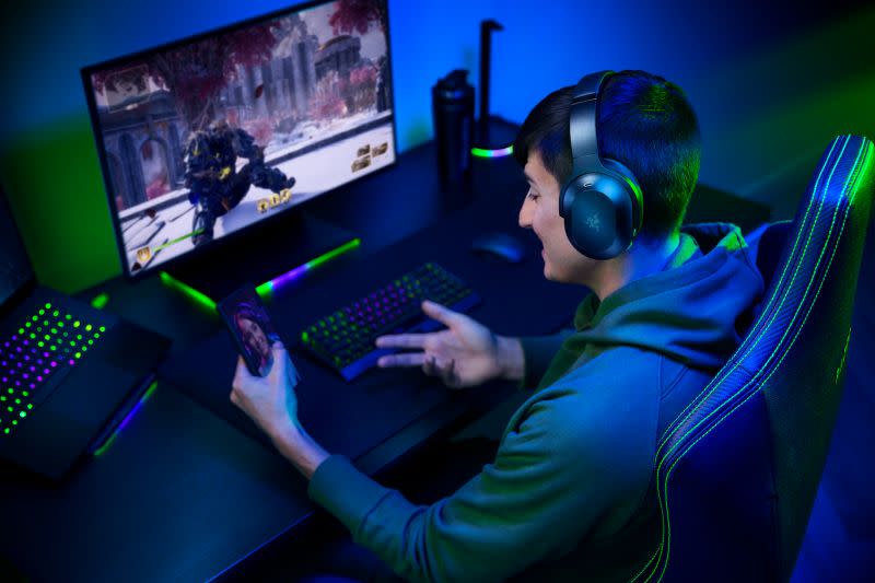 ▲Razer Barracuda Pro搭載了混合型主動降噪技術（ANC）消抵外部噪音，同時支援SmartSwitch智慧切換雙無線模式。(圖/官方提供)