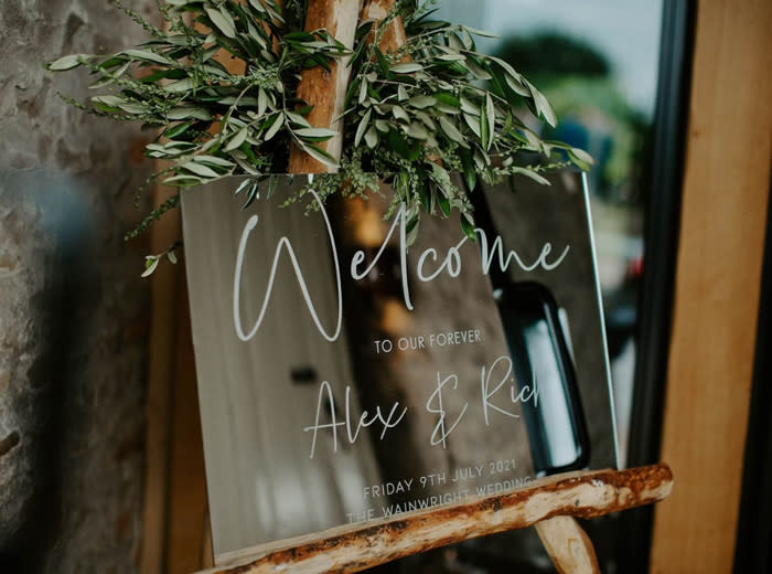 wedding-mirror-sign