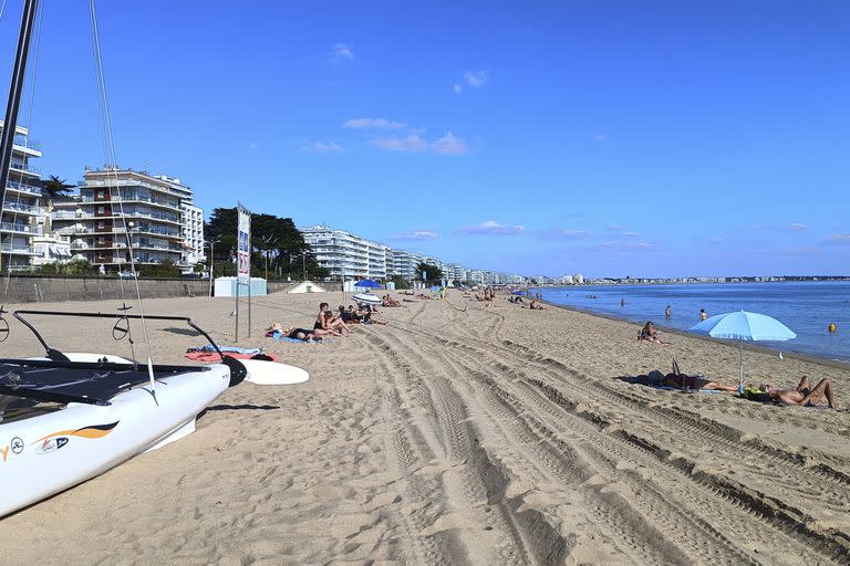 La playa de La Baule, en Francia, el principal atractivo turístico del pueblo en el que se concentran y entrenan los Pumas durante el Mundial de Rugby