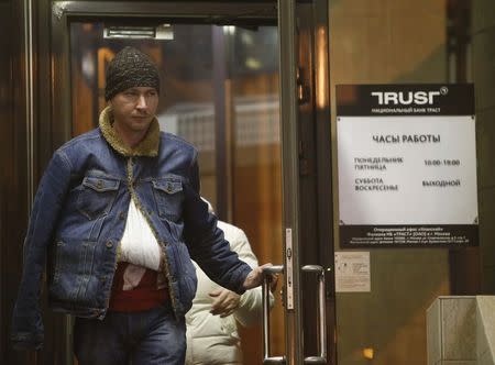 A man walks out of a branch of Trust Bank in Moscow December 22, 2014. Russian mid-sized lender Trust Bank is to receive up to 30 billion roubles ($530 million) from the central bank to stop it going bankrupt in the first bailout of its kind during the current rouble crisis. REUTERS/Sergei Karpukhin