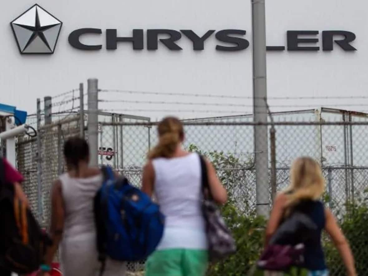 Workers arrive for their shift at the Chrysler (FCA) assembly plant. (Geoff Robins/Canadian Press - image credit)