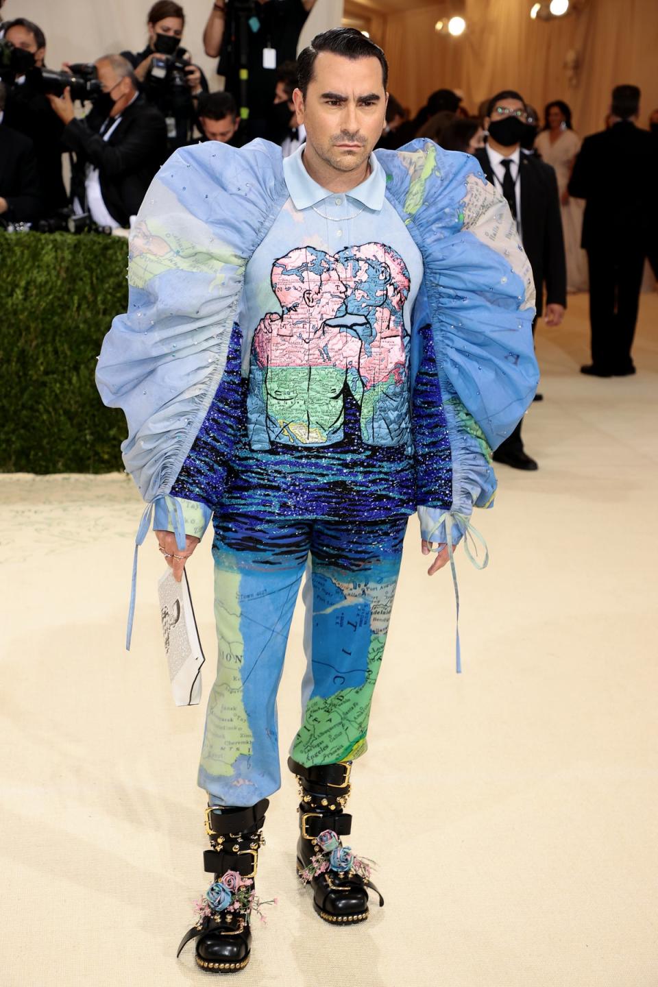 Dan Levy in Loewe for the 2021 Met Gala (Getty Images for The Met Museum/)