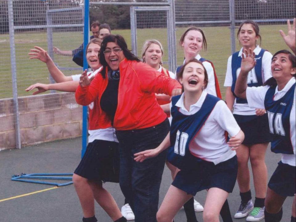 Chadha with the cast (Gurinder Chadha)