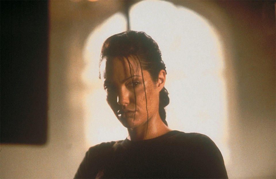 Bien qu'elle se fasse désormais plus discrète au cinéma, Angelina Jolie a jadis joué dans un grand nombre de films d'action, y compris Tomb Raider ou encore Wanted. Et à chaque fois, c'est elle qui a fait ses propres cascades. Elle s'est toutefois retrouvée à l'hôpital durant le tournage de "Salt" après s'être violemment cognée la tête.