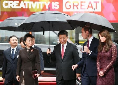 Britain's Prince William and his wife Catherine meet China's President Xi Jinping and his wife Peng Liyuan at Lancaster House in London, Britain, October 21, 2015. REUTERS/Stefan Wermuth