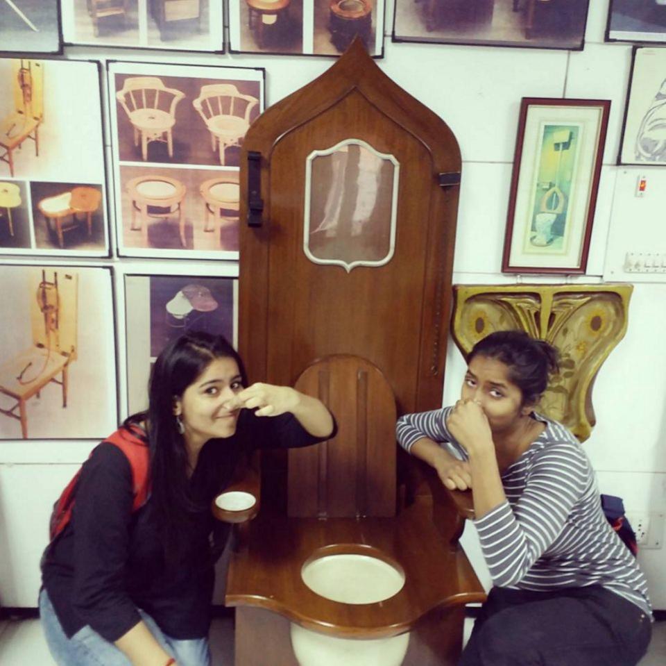 Se você é apaixonado pelo mundo dos vasos sanitários, uma boa ideia é visitar o Sulabh International Museum of Toilets (Nova Déli, Índia), criado por um homem chamado Bindeshwar Pathak. (Foto: Instagram / @amusedbug).