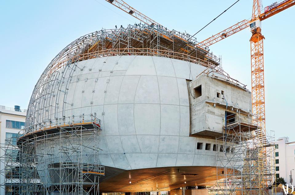 Piano’s design for the museum joins the Saban Building (a former department store) with a spherical addition that houses the 1,000-seat David Geffen Theater.