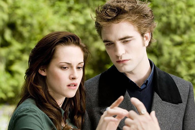 Stewart y Robert Pattinson en Crepúsculo (Capturas/)