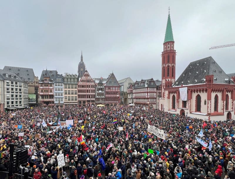 People gather at Frankfurt's Romer square as they take part in a demonstration under the slogan "Defend democracy" against the AfD and right-wing extremism. Boris Roessler/dpa