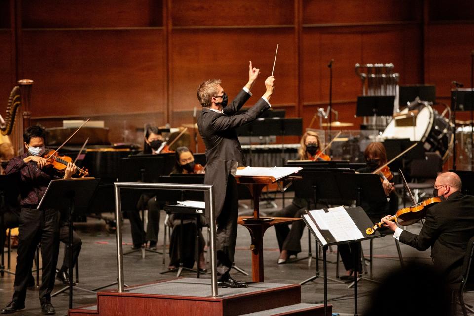 Alexander Mickelthwate conducts the Oklahoma City Philharmonic during a recent concert.