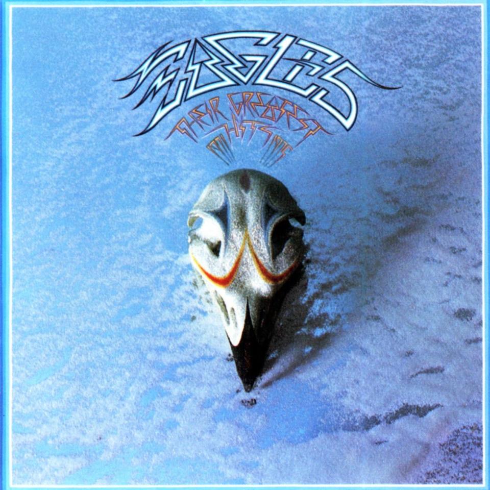 Die Eagles sind die einzige Band, die für gleich zwei der zehn meistverkauften Alben aller Zeiten verantwortlich sind: Das Best-of-Album "Their Greatest Hits (1971-1975)" (1976) von Glenn Frey, Don Henley und Co. verkaufte sich 44 Millionen Mal. (Bild: Elektra / Warner)