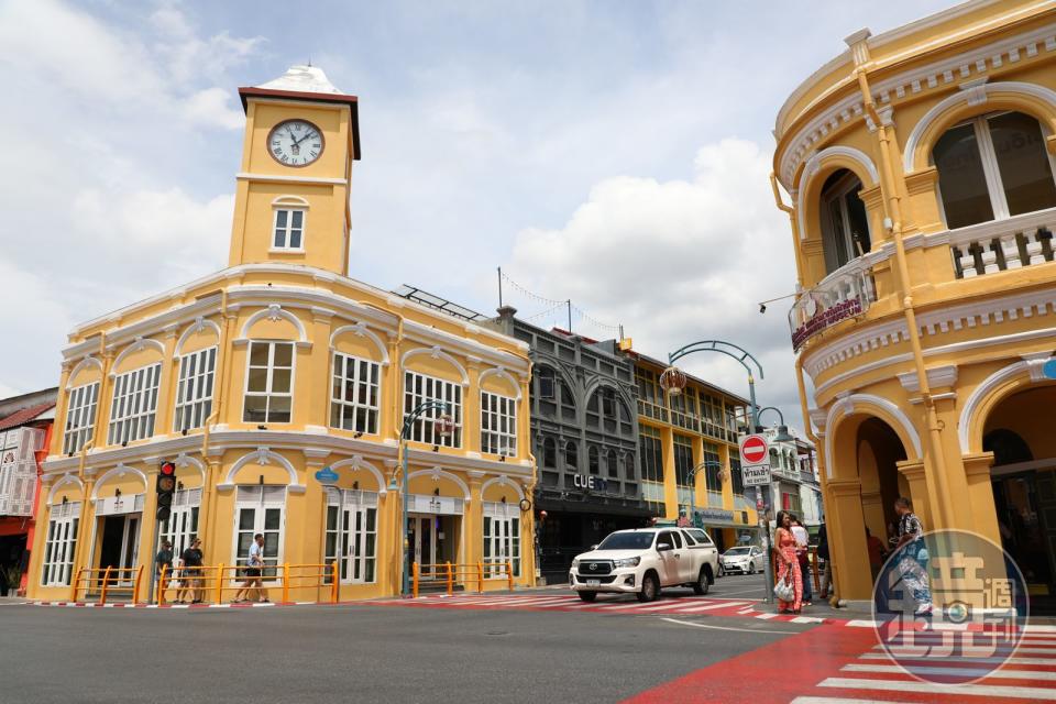 鎮上的熱門打卡地標「Museum Phuket（Phuket Nagara）」，建於19世紀，前身為老銀行，現在則是介紹普吉土生華人「Peranakans」歷史文化的博物館。