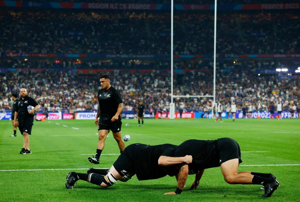New Zealand warm up before kick-off (REUTERS)