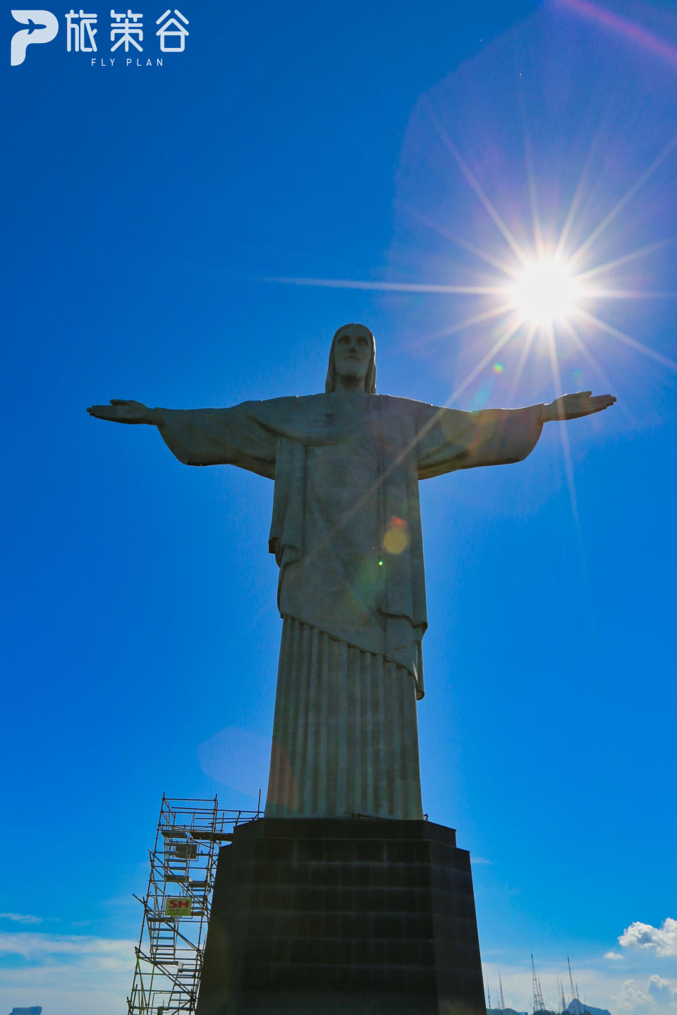 張開雙臂的基督像，居高臨下，守護著里約熱內盧市