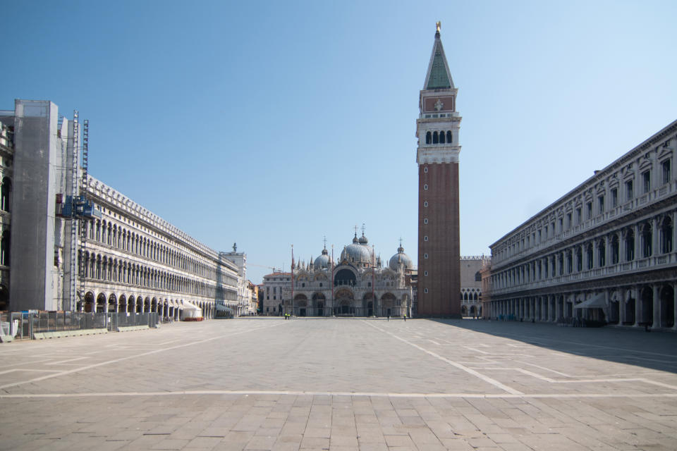 La plaza de San Marcos de Venecia (Italia), totalmente vacía el 12 de abril. (Foto: Simone Padovani / Awakening / Getty Images).