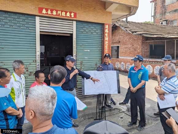 劉建國爭取林北大坑步道階梯增設，林業署召開施工說明會。(記者劉春生攝)