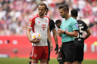 Bayern's Harry Kane prepares to score his side's second goal from penalty during the German Bundesliga soccer match between Bayern Munich and Eintracht Frankfurt, at the Allianz Arena in Munich, Germany, Saturday, April 27, 2024. (AP Photo/Matthias Schrader)