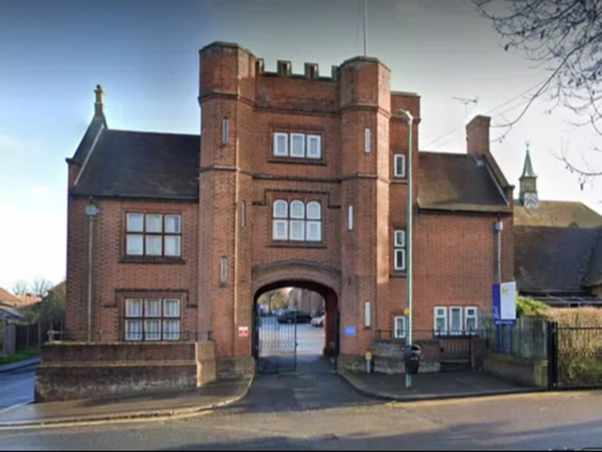 Al exprofesor de negocios y economía en Maidstone Grammar lo despidieron por mala conducta  (Google)