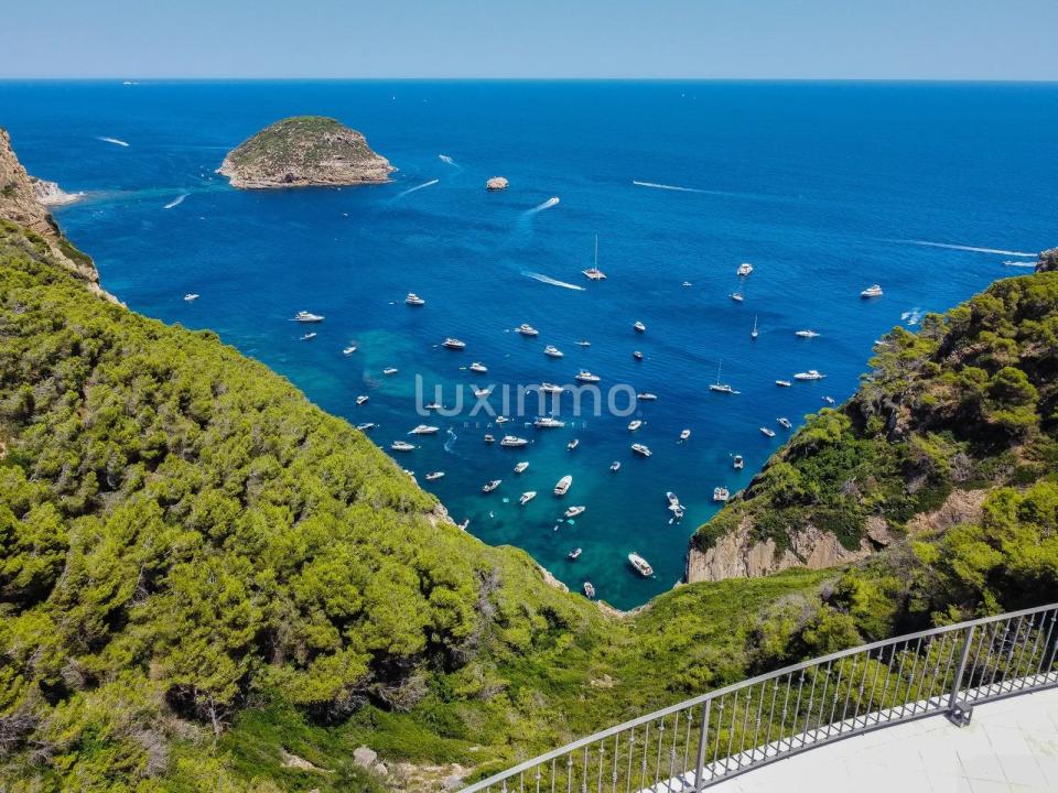 Esta viviendo en Jávea tiene todo lo que puedes desear si quieres pasar desapercibido pero viviendo como un millonario.