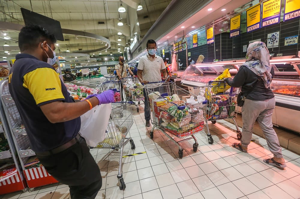 The price of dry goods and clothing in Malaysia is expected to increase by up to 10 per cent this year. — Picture by Shafwan Zaidon— Picture by Yusof Mat Isa