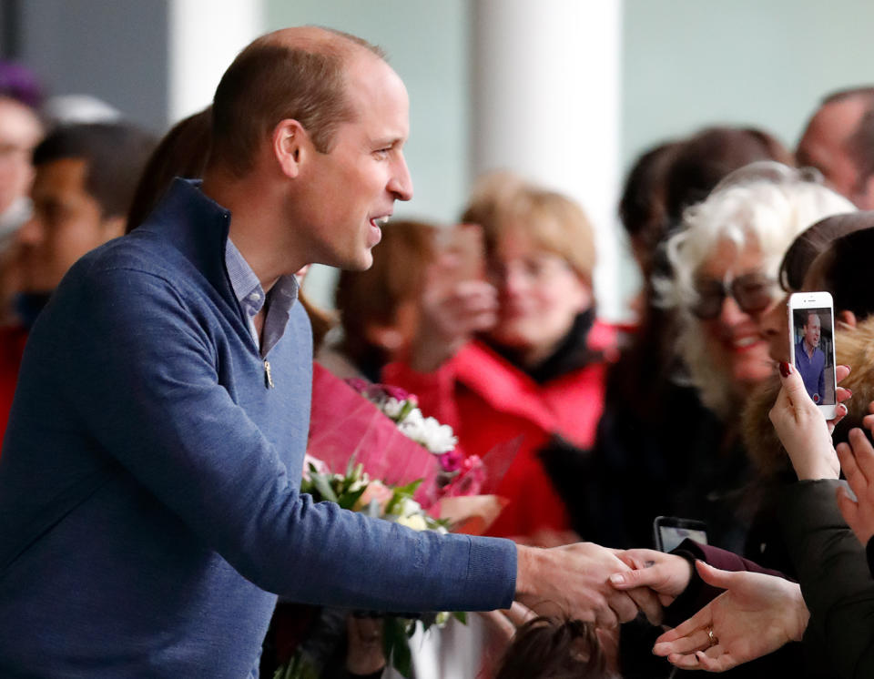 <p>Eigentlich sieht es die royale Etikette vor, dass die Königsfamilie keine außenstehenden Menschen berühren darf. Dieser Code wird heutzutage aber immer wieder gebrochen: Inzwischen ist es völlig normal, dass auch Royals Hände schütteln. </p>