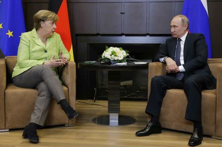 German Chancellor Angela Merkel talks to Russian President Vladimir Putin during their meeting at the Bocharov Ruchei state residence in Sochi, Russia, May 2, 2017. REUTERS/Alexander Zemlianichenko/Pool