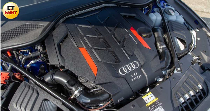 Audi S8搭載V8引擎，讓這台大房車只要3.8秒就能完成零百加速。（圖／黃耀徵攝）