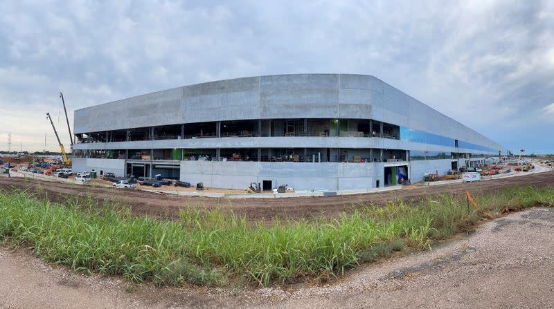 FOTO DE ARCHIVO: Una fábrica de Tesla en construcción en Austin, Texas