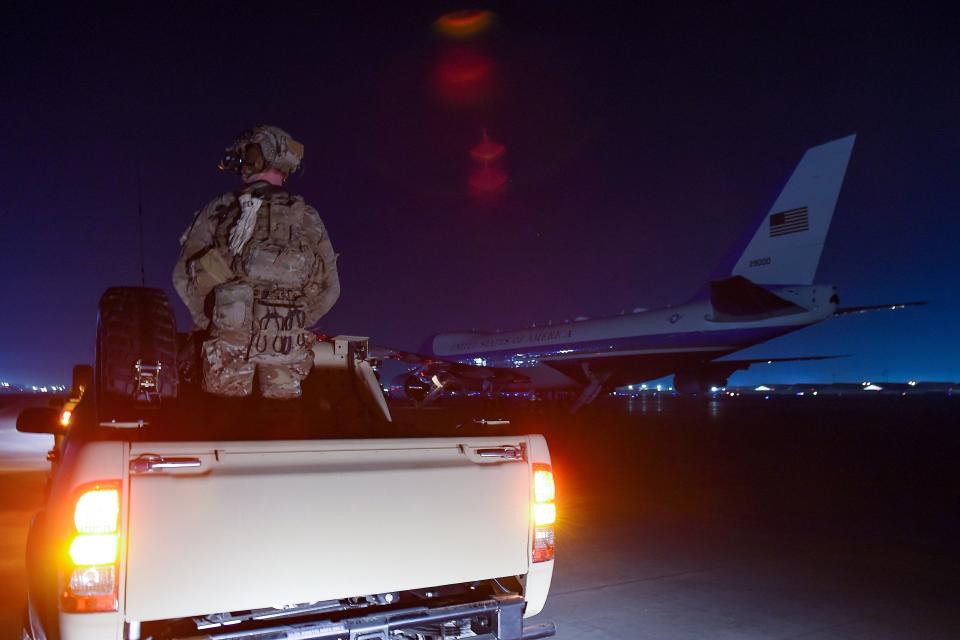 A US soldier stands guards next to Air Force One as US President Donald Trump makes a surprise Thanksgiving day visit with US troops stationed at Bagram Air Field, on November 28, 2019 in Afghanistan. (Photo by OLIVIER DOULIERY/AFP via Getty Images)