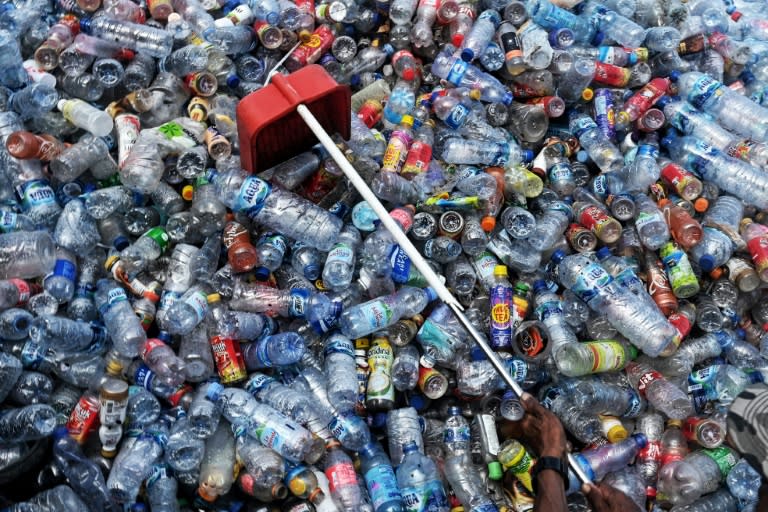 Wegen der bislang nicht eingeführten Abgabe auf Einwegplastik für Hersteller hat der Bund seit 2021 mehrere Milliarden Euro aus eigenen Mitteln an die EU überwiesen. (CHAIDEER MAHYUDDIN)