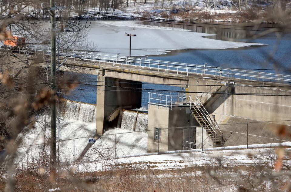 The dam at Lake DeForest, a water company reservoir in West Nyack. The reservoir is the primary source of water for Rockland County.
(Photo: Tania Savayan/The Journal News)