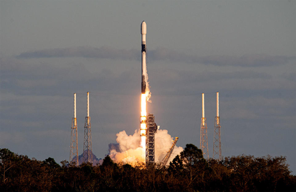 A Falcon 9 launched from the Cape Canaveral Space Force Station boosted six missile detection and tracking satellites into orbit for the U.S. Space Force in a prelude to the early Thursday moonshot. / Credit: William Harwood/CBS News