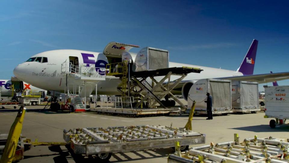 Loading cargo onto FedEx Express plane